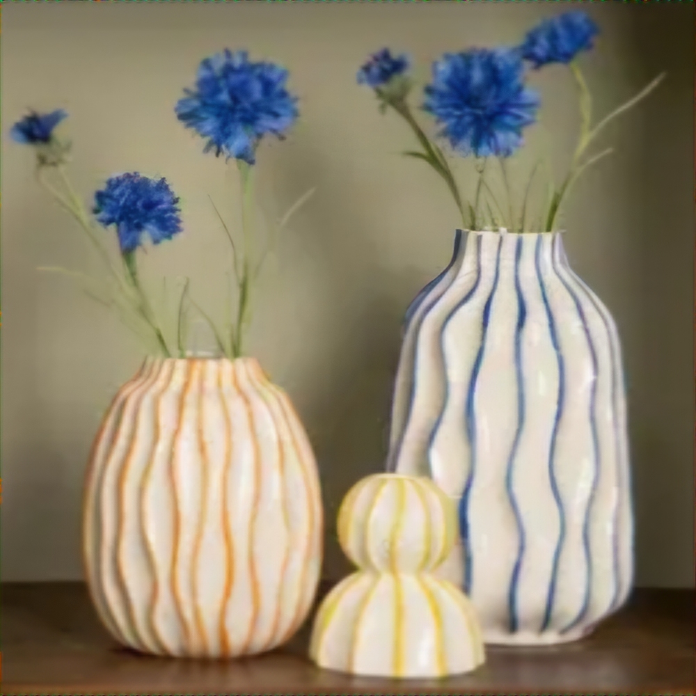 Vase en céramique blanc et bleu