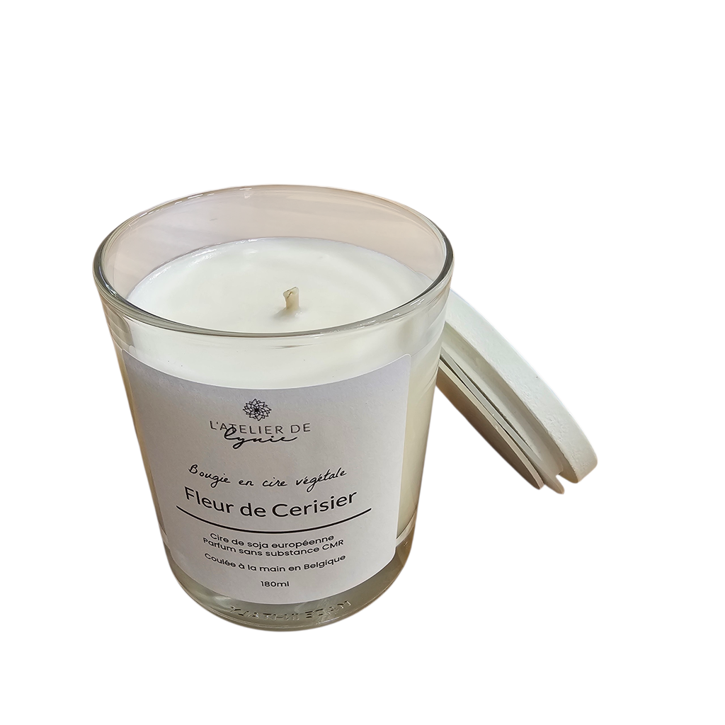 Bougie artisanale parfumée « Fleur de cerisier » – Atelier de Lynie 