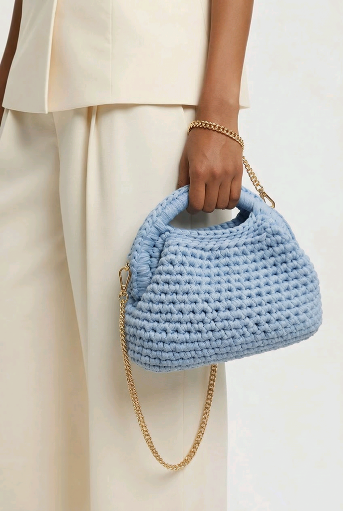 Sac crochet bleu ciel avec chaîne dorée – Sac tendance printemps été