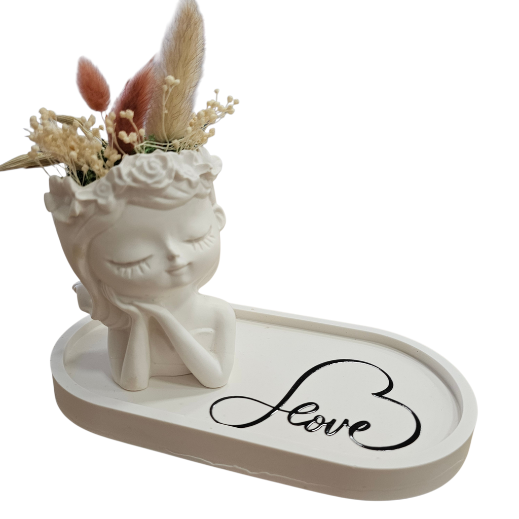 Demoiselle Céleste – Figurine en jesmonite avec fleurs séchées, décoration artisanale romantique - Lynie