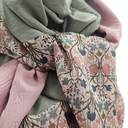 Foulard triangle rose à fleurs – Ellecie – élégant et féminin