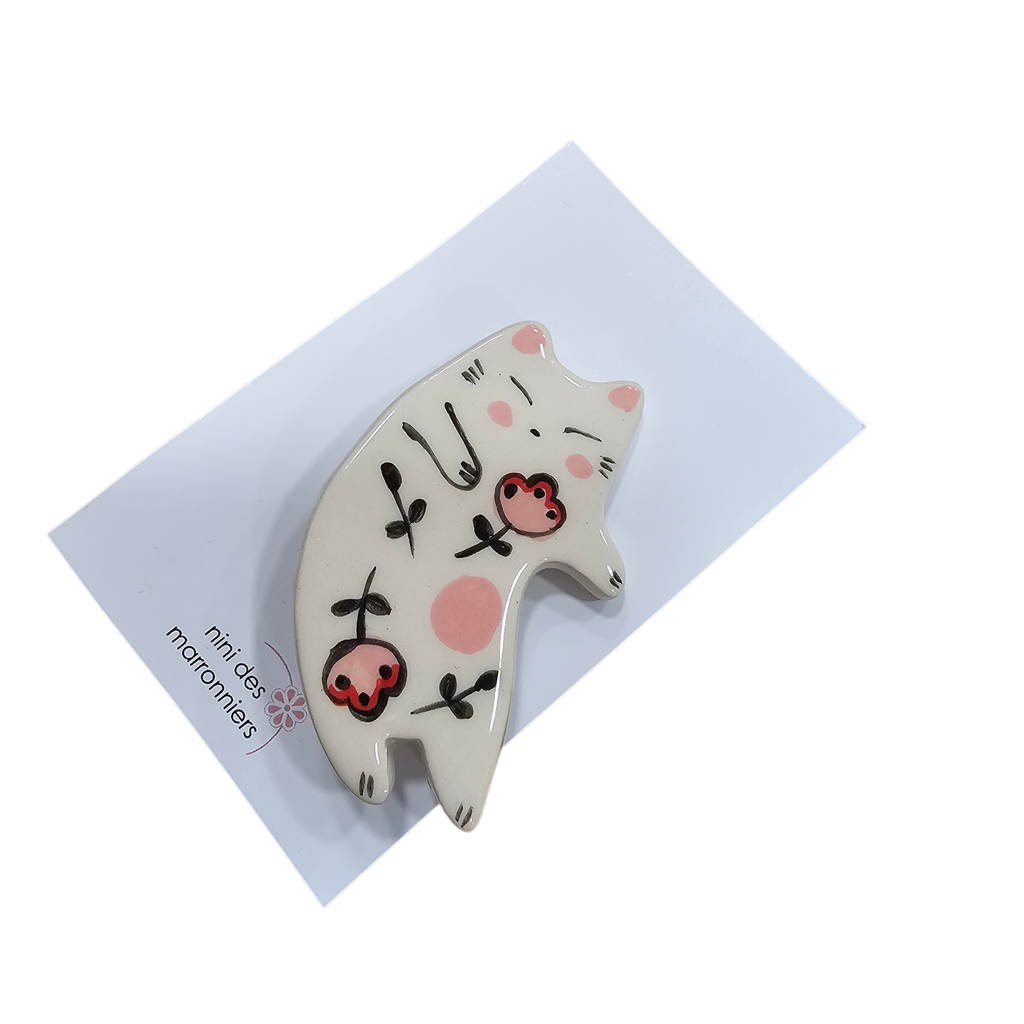 Broche céramique « Chat sur le dos » – Nini des Marronniers