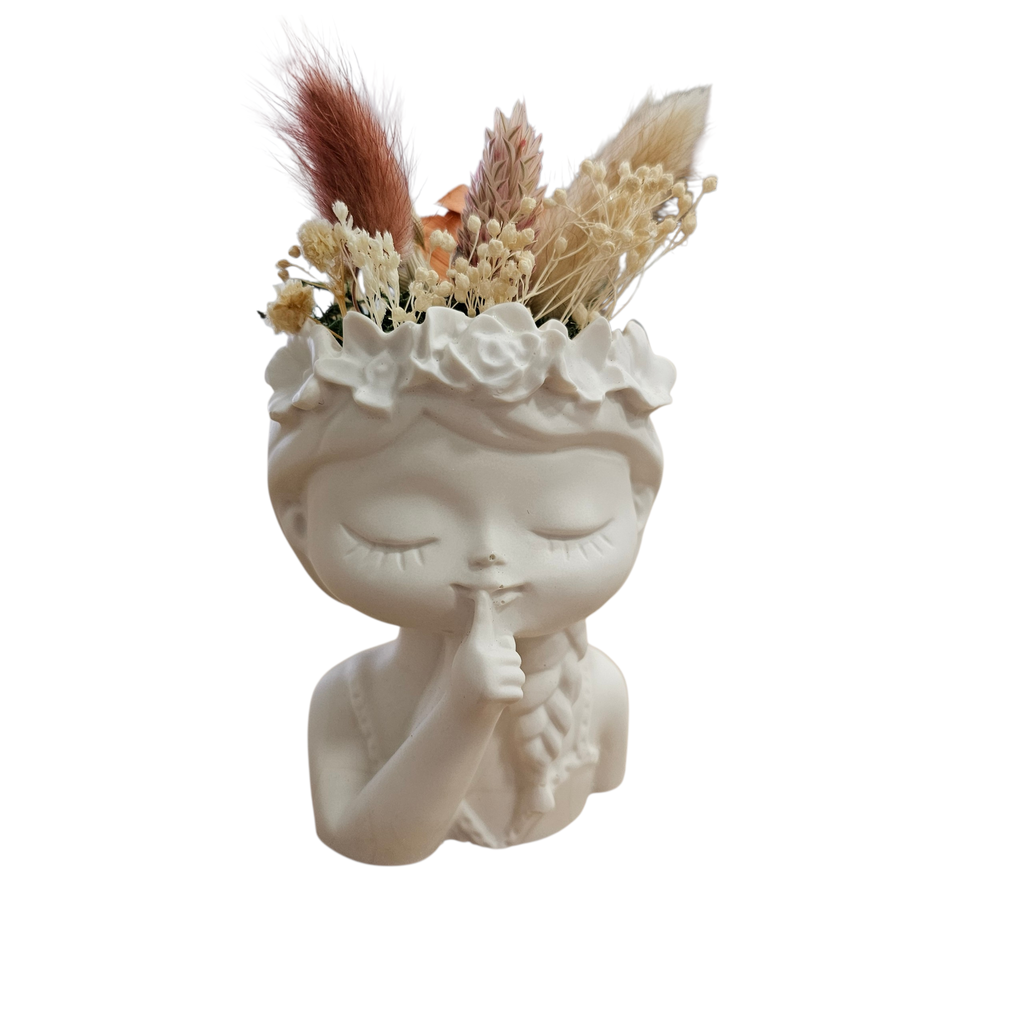 Demoiselle Sélène – Figurine en jesmonite avec fleurs séchées, décoration artisanale douce - Lynie