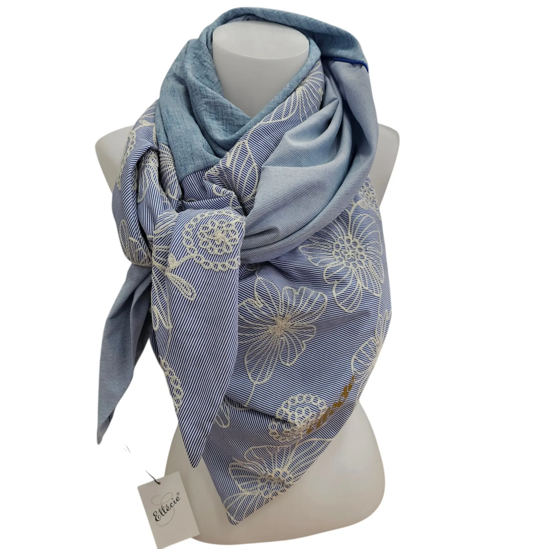 Foulard triangle bleu ciel à marguerite Ellécie – Créatrice belge fait main