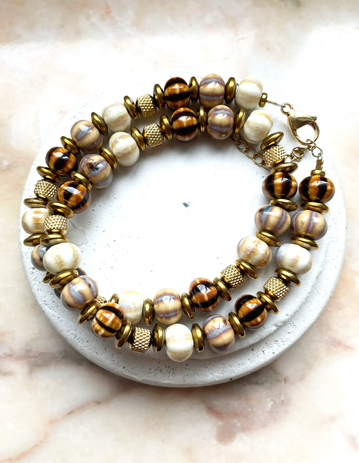 Collier Inaya Chouhuihui – Perles en céramique & acier inoxydable | Créatrice belge
