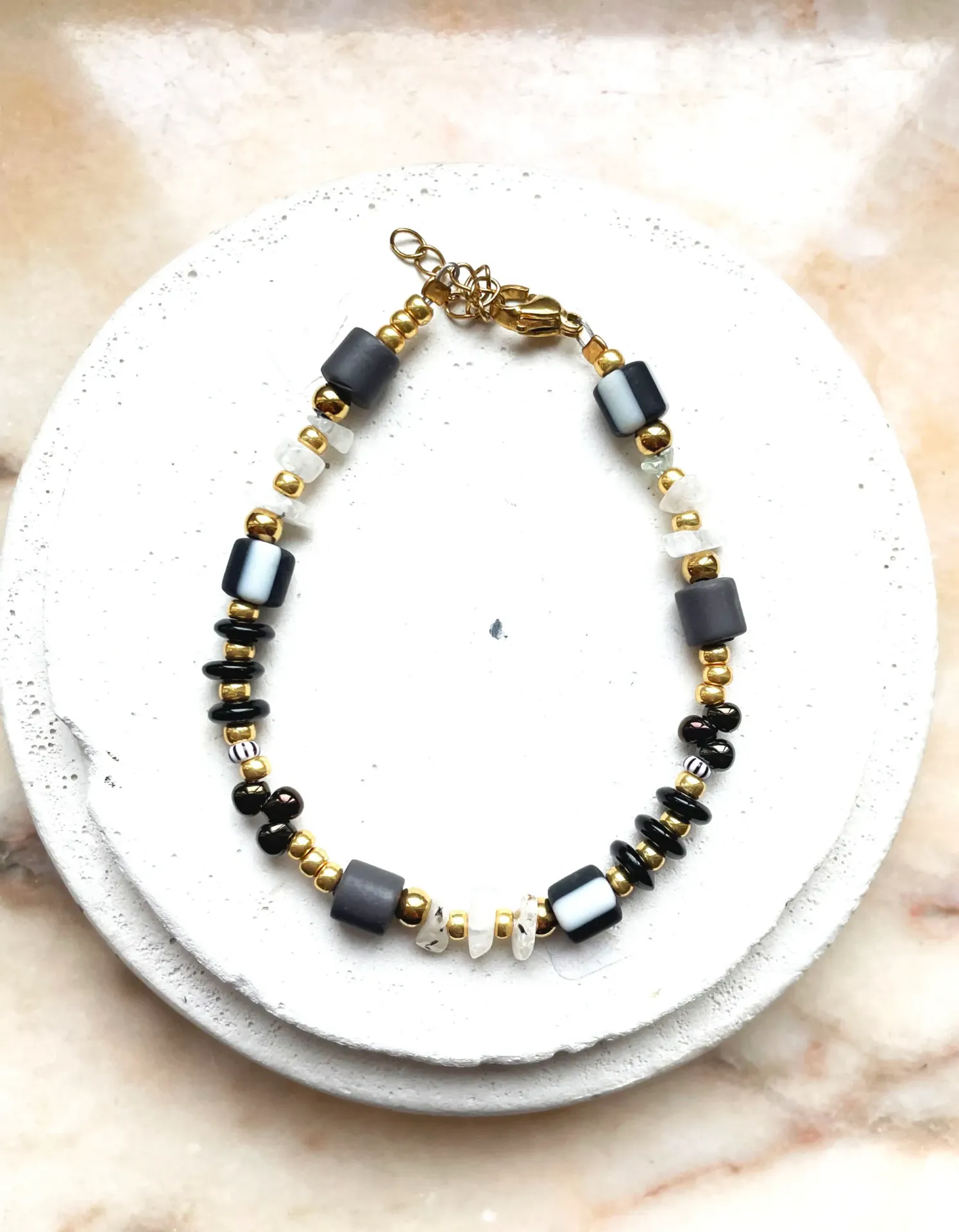 Bracelet Alex Chouhuihui – Perles en verre, résine & pierres | Créatrice belge
