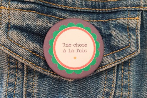Jolis lundis - Badge "une chose à la fois"