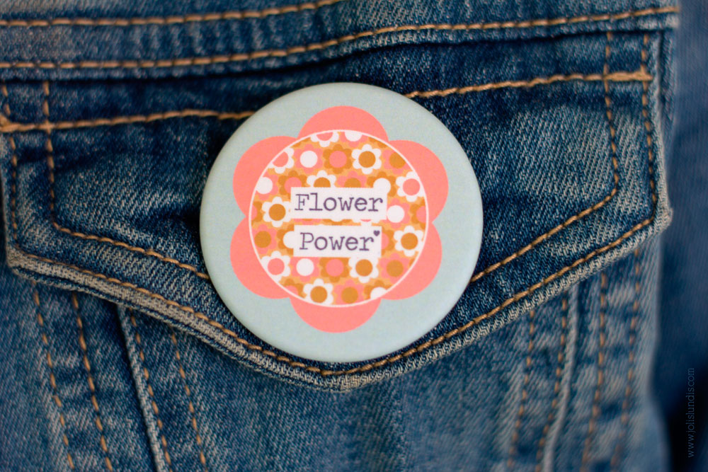 Jolis lundis - Badge "Flowers power"