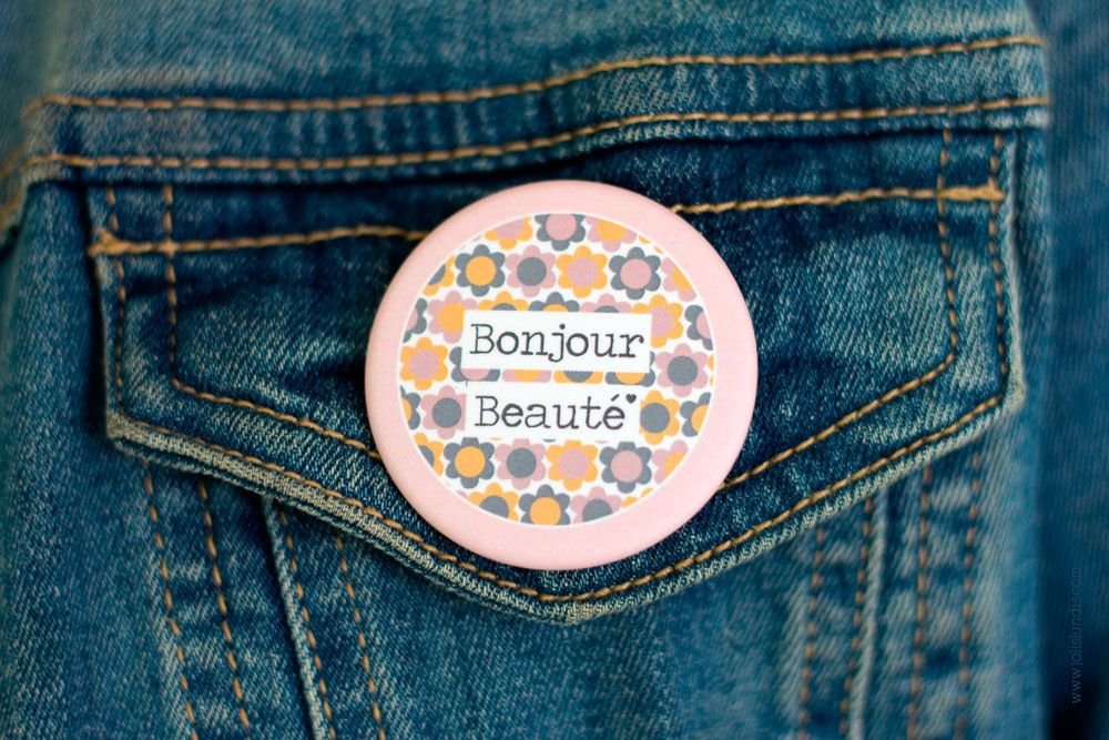Jolis lundis - Badge "Bonjour beauté"